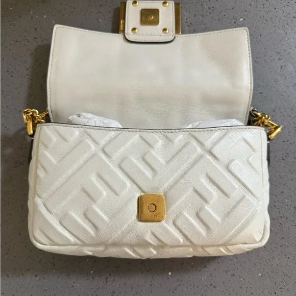 Fendi White Baguette Bag Mini - Picture 5 of 11